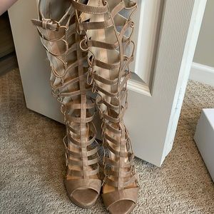 Heeled long tan sandals size 5-1/2 Liliana brand